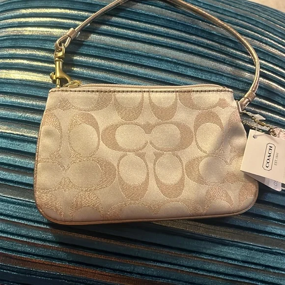 Coach NWT Signature “C” logo wristlet rose gold - Picture 7 of 7